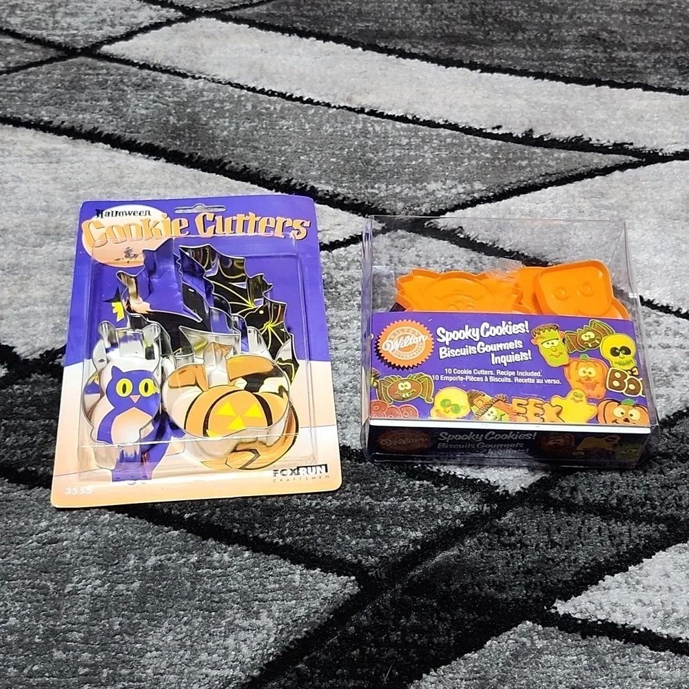 WILTON 2005 FOX RUN HALLOWEEN SPOOKY COOKIES BISCUITS CUTTERS COLLECTIBLES
